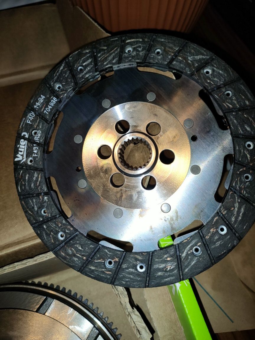 Ambreiaj cu volanta masa dubla BMW E81 E87 E90 1.6 benzina cod 8371111