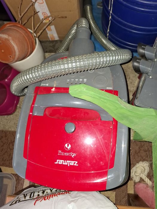 Vând aspirator Zelmer cu spălare 600 lei