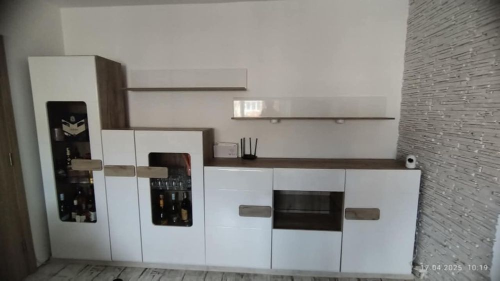 Vând biblioteca moderna pentru living