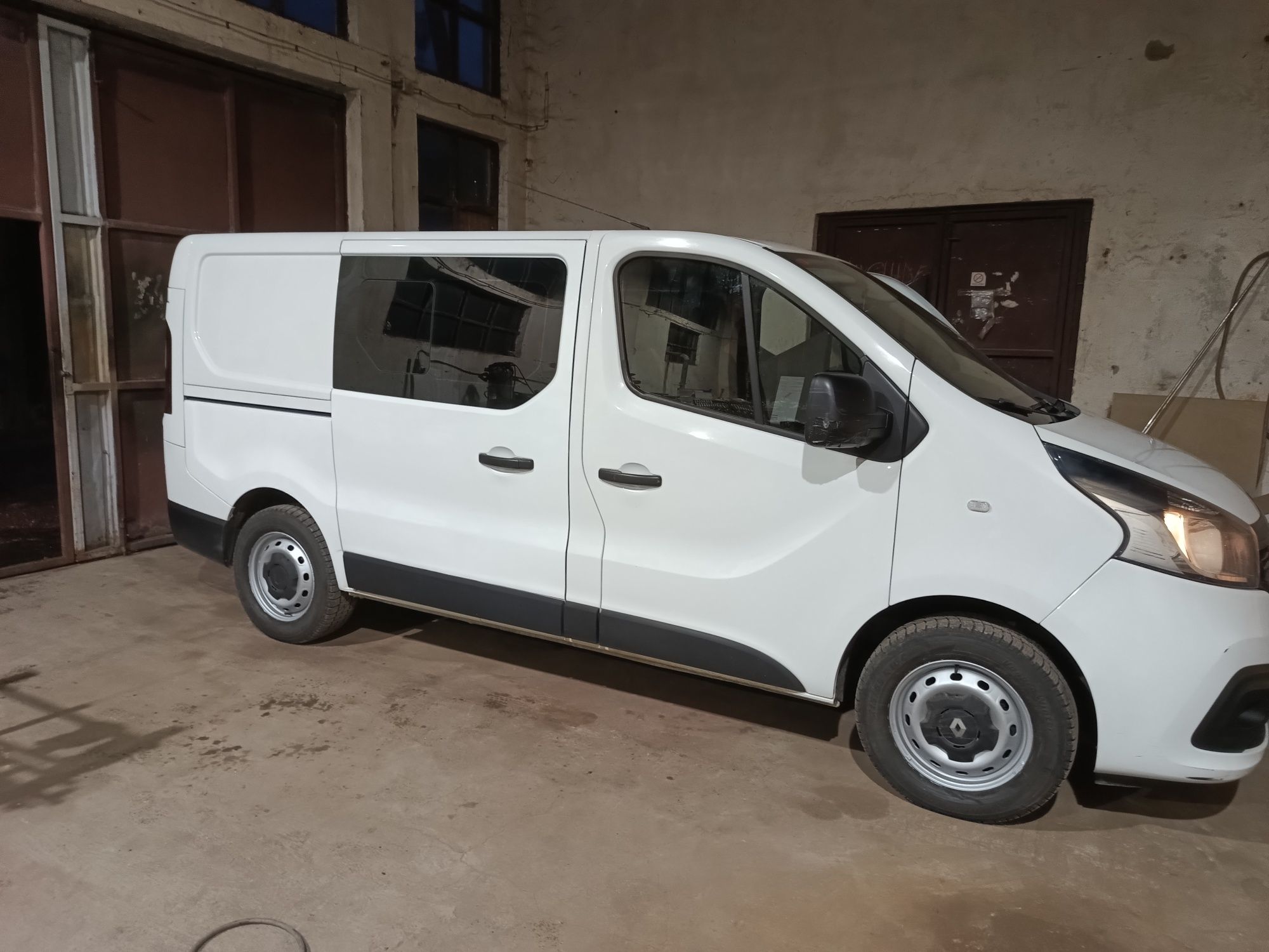 Renault Trafic 1.6 dci , 8+1 locuri