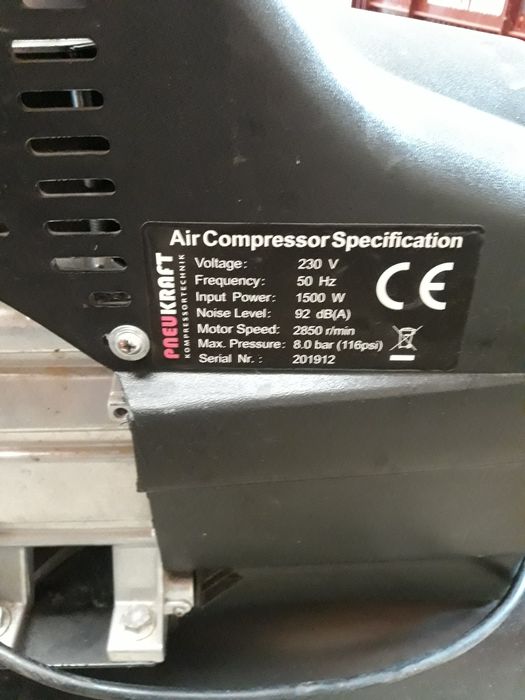 Compresor aer complet la 220v preț.820 lei.