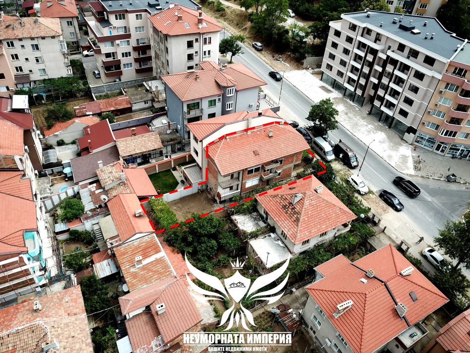 Продавам четириетажна къща РЗП 324кв с 276кв двор гр.Асеновград Изток