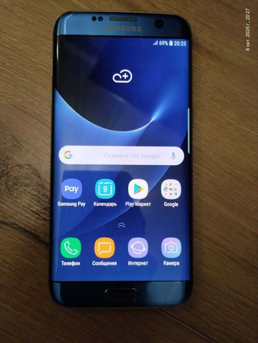 Samsung S7 edge в отличном состоянии.