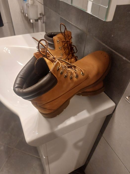 Продавам зимни боти Timberland 42