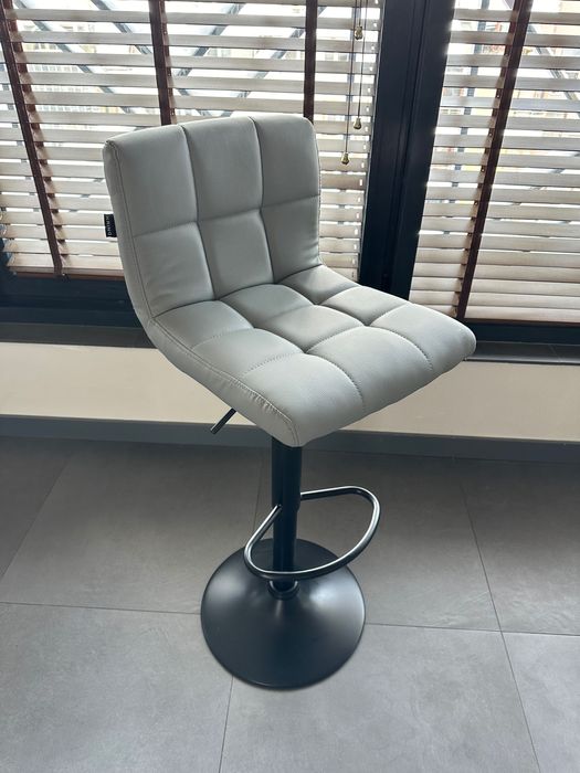 Бар Стол Queens с безплатна доставка до офис и 2г гаранция