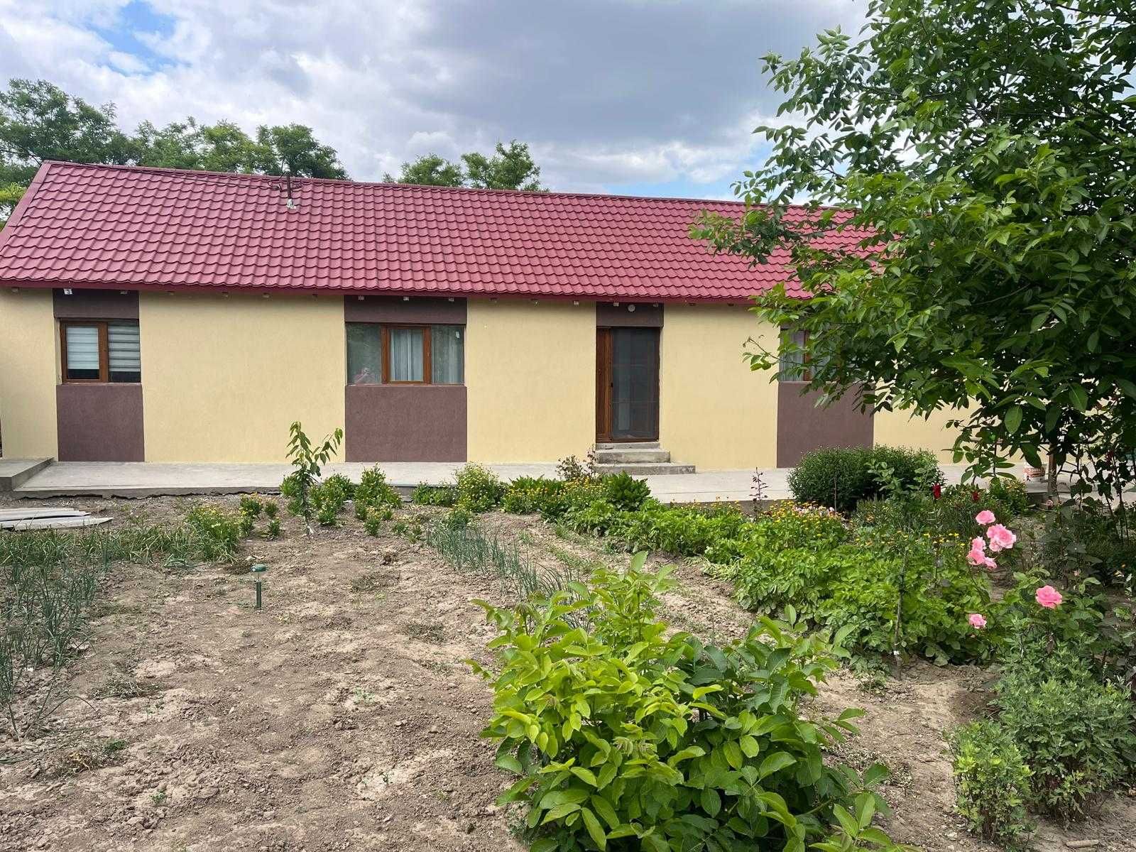Închiriez casă la Vadu/Camere individuale
