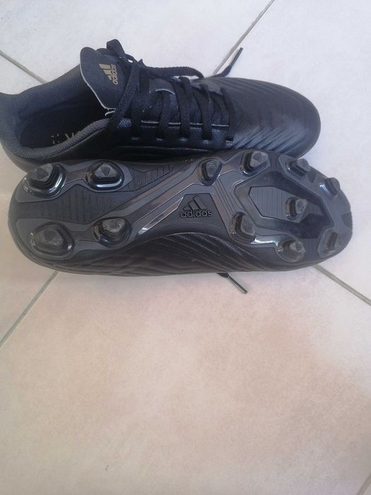 Футболни обувки addidas predator
