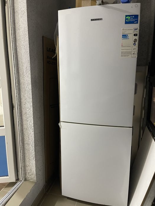 Холодильник с морозильником