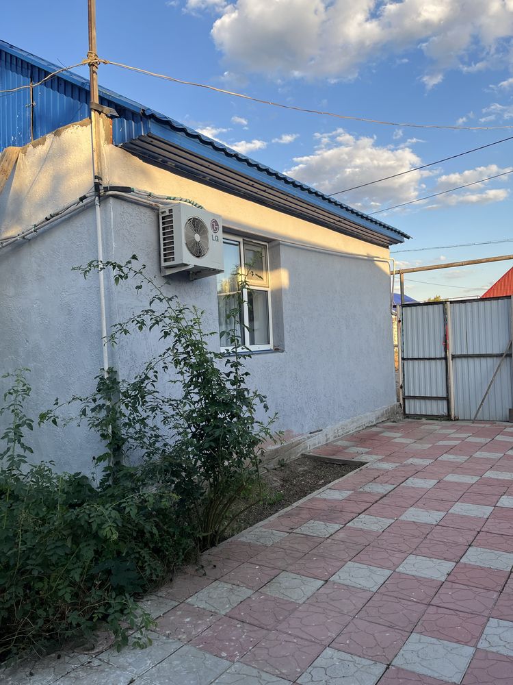 Продам 4х комн. дом с мебелью в центре, р/н обл больницы.