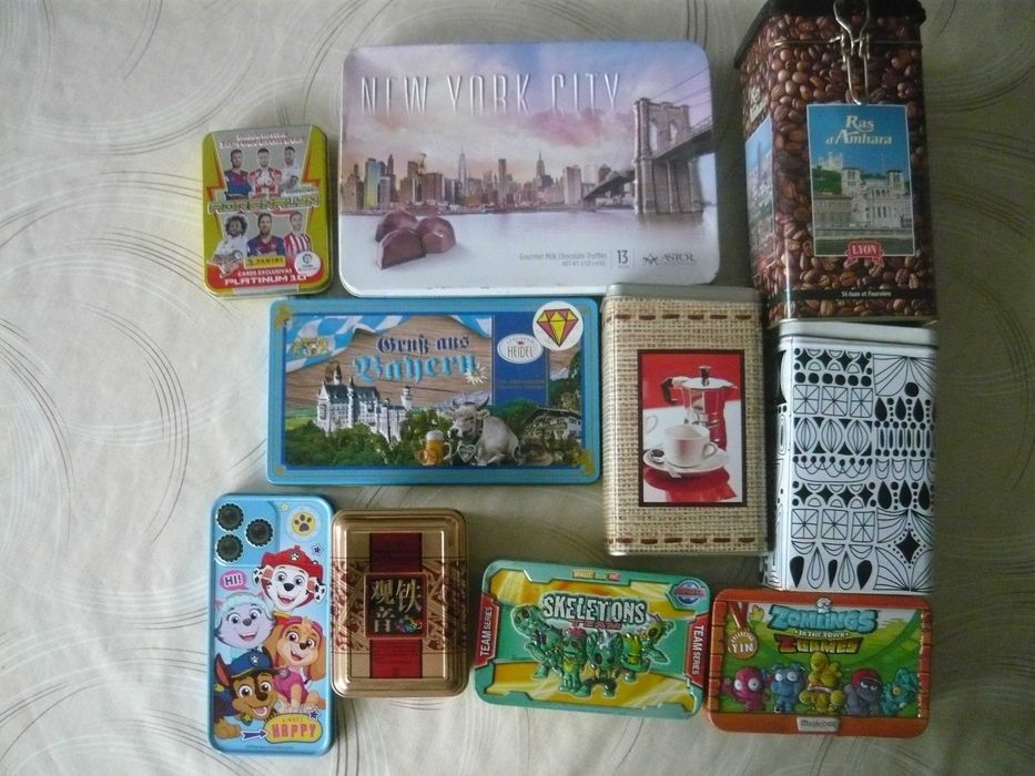 Стари Автентични метални кутии