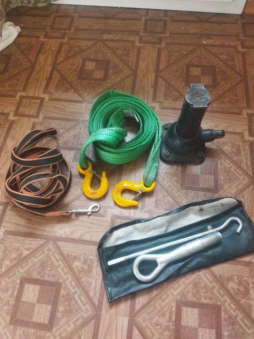 Продам тросс , домкрат, буксировочный крюк