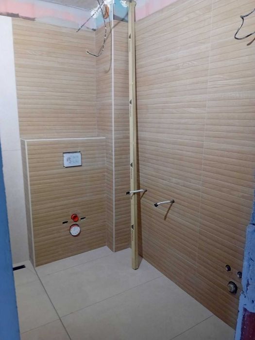 Лепене плочки, ремонт на баня