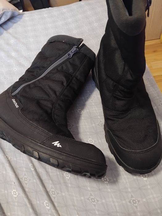 Непромокаеми ботуши номер 43.