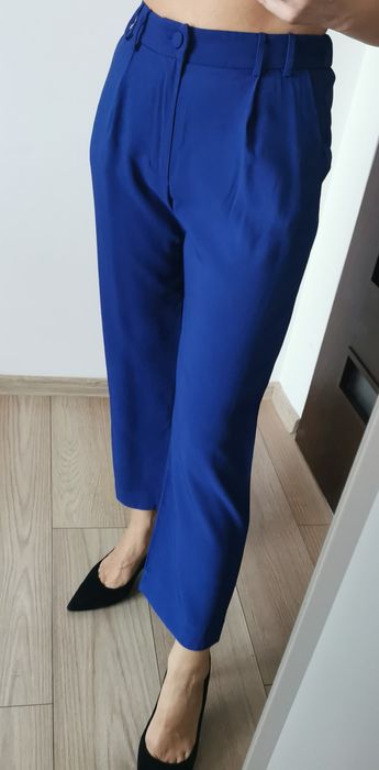 Pantaloni noi Motivi