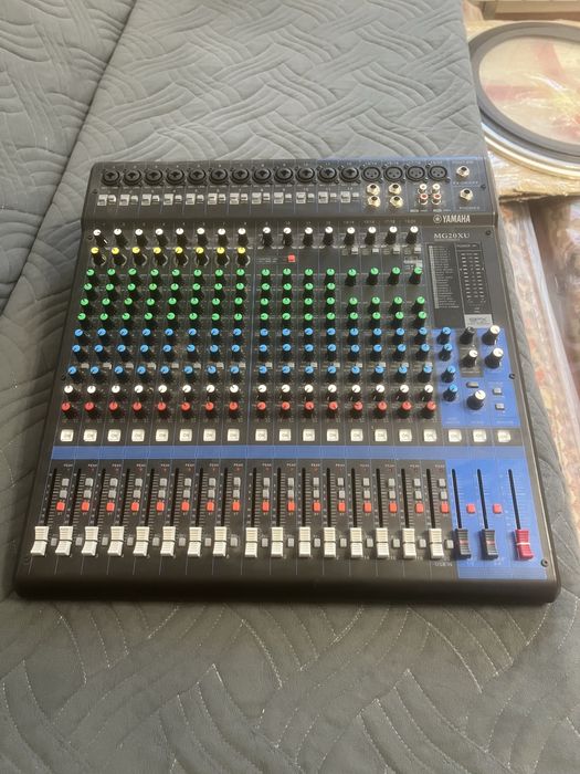 Микшерный пульт Yamaha MG20XU