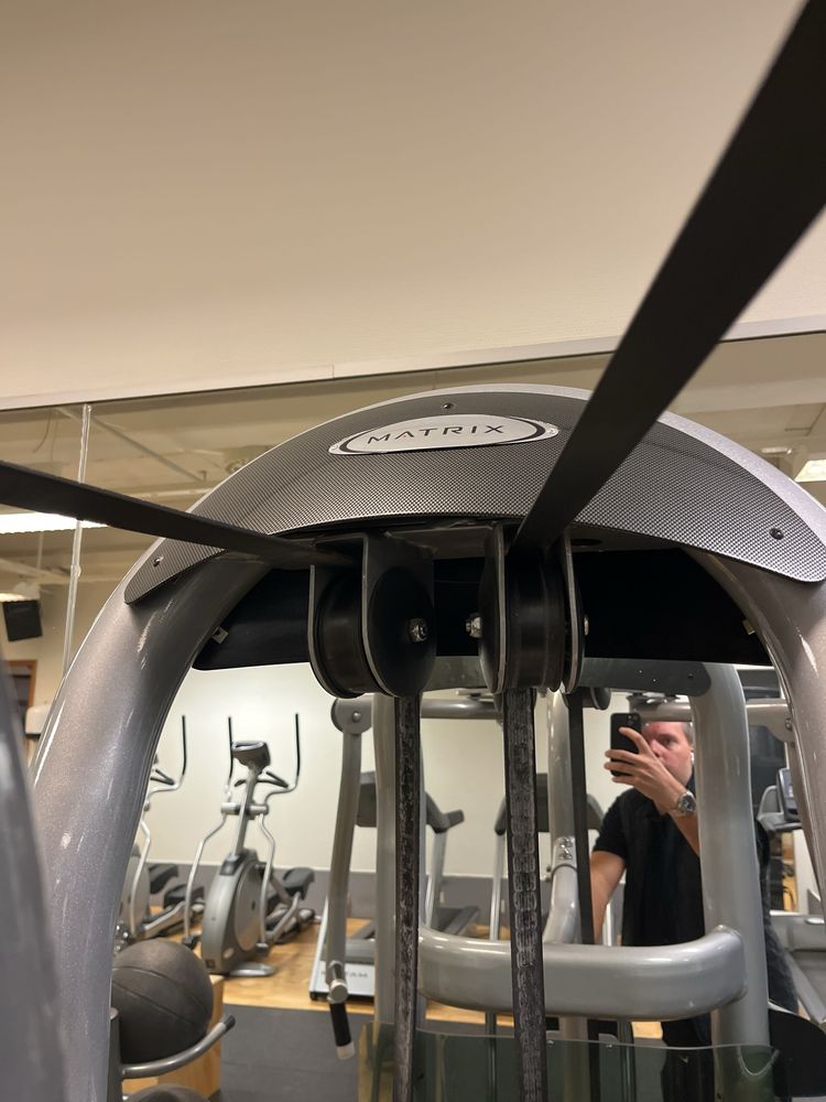 Matrix rear delt peck fly - уред 2в1 за гърди и задно рамо