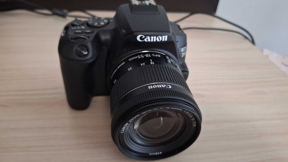 CANON EOS 250D + EF-S 18-55 STM KIT Фотоапарат+Обектив - като нов