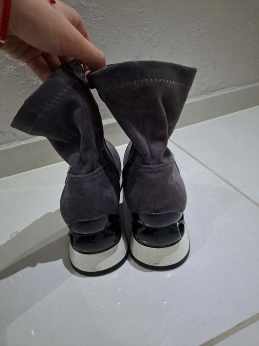 Дамски велурени боти