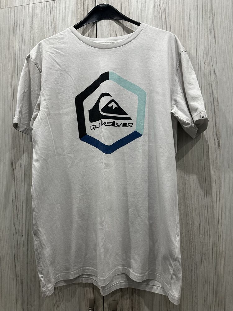 Бяла тениска quiksilver