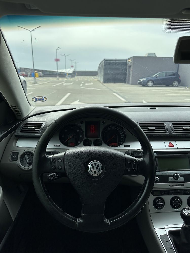 Vând VW Passat Berlina - 2.0 TDI / 140 CP / 2008 / Înmatriculat RO