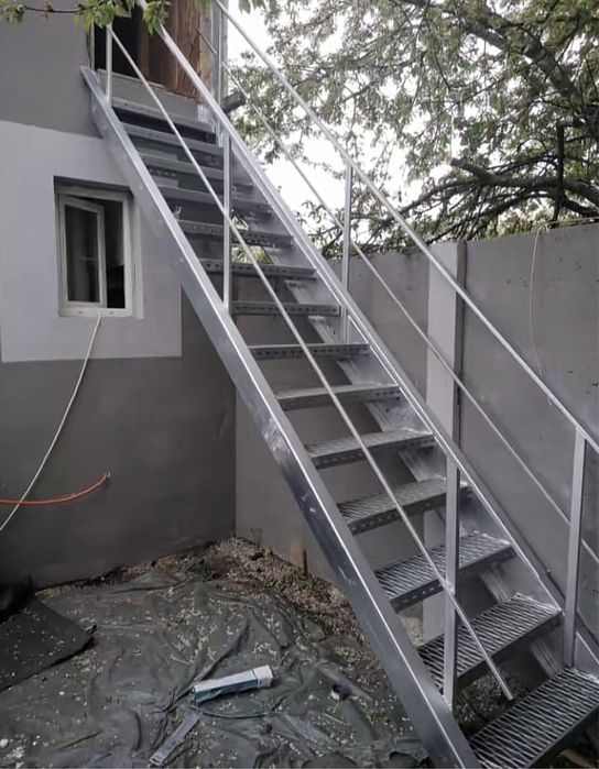 Scara metalica zincata in toata tara