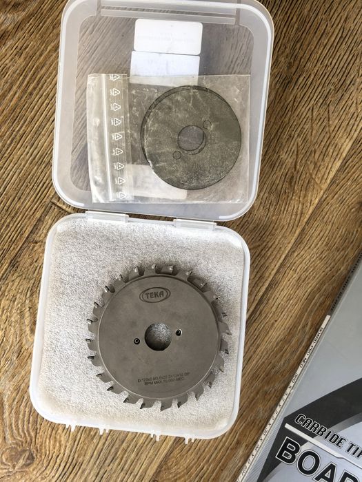 Диск и подрезвач за каретен циркуляр