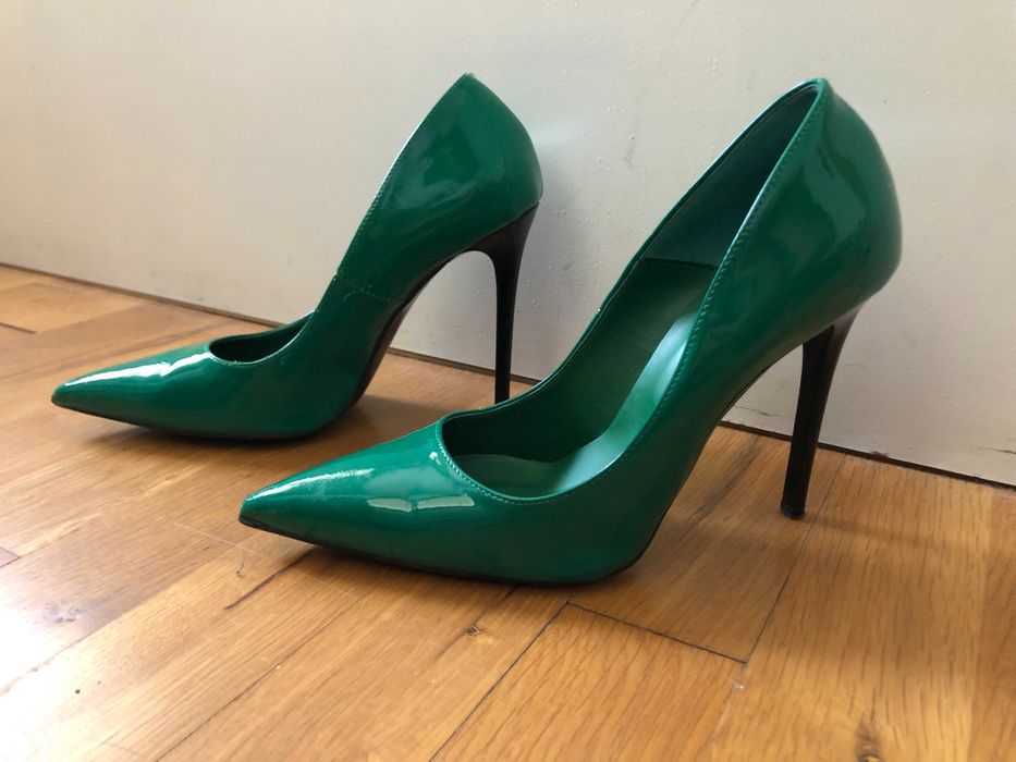 Зелени лачени обувки