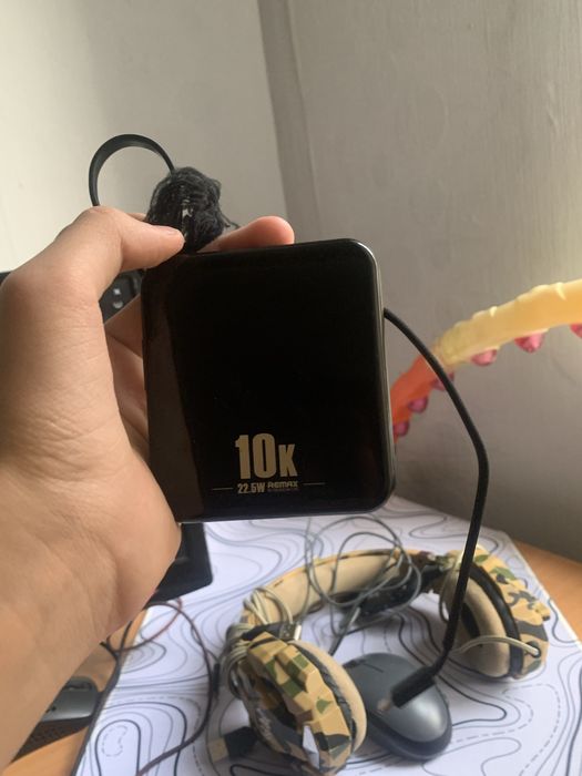 Повербанк оч крутой с 100 процентов может зарядить телефон 3 раза