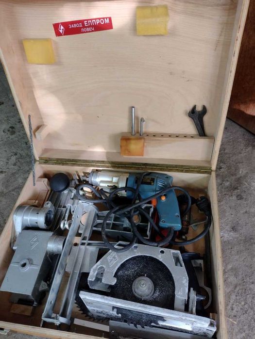 Комплект дърводелски машини в куфар