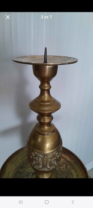 Висок подов свещник