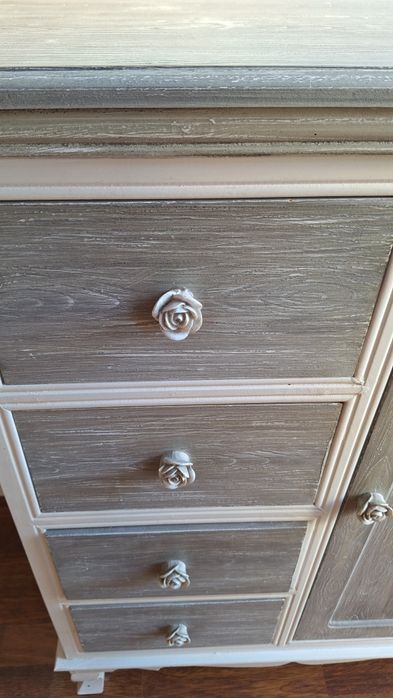 Уникален шкаф скрин