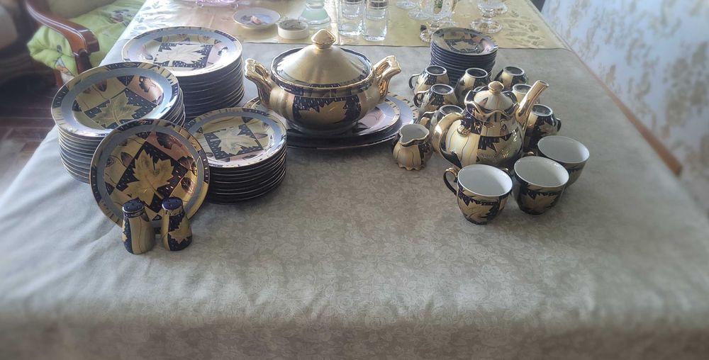 Сервиз с кленовыми листьями