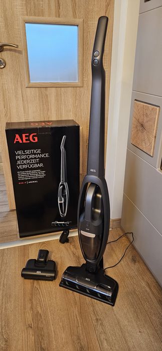 Вертикална прахосмукачка AEG QX8-2-PANI***