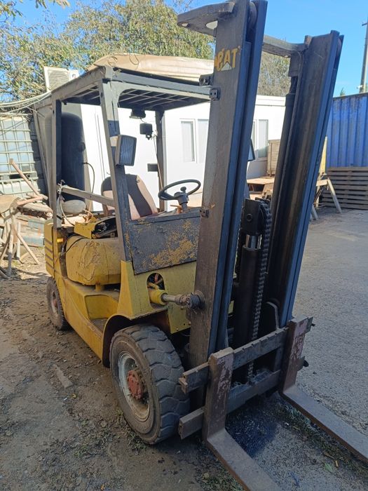 Vând Stivuitor Caterpilar motor diesel( factura)