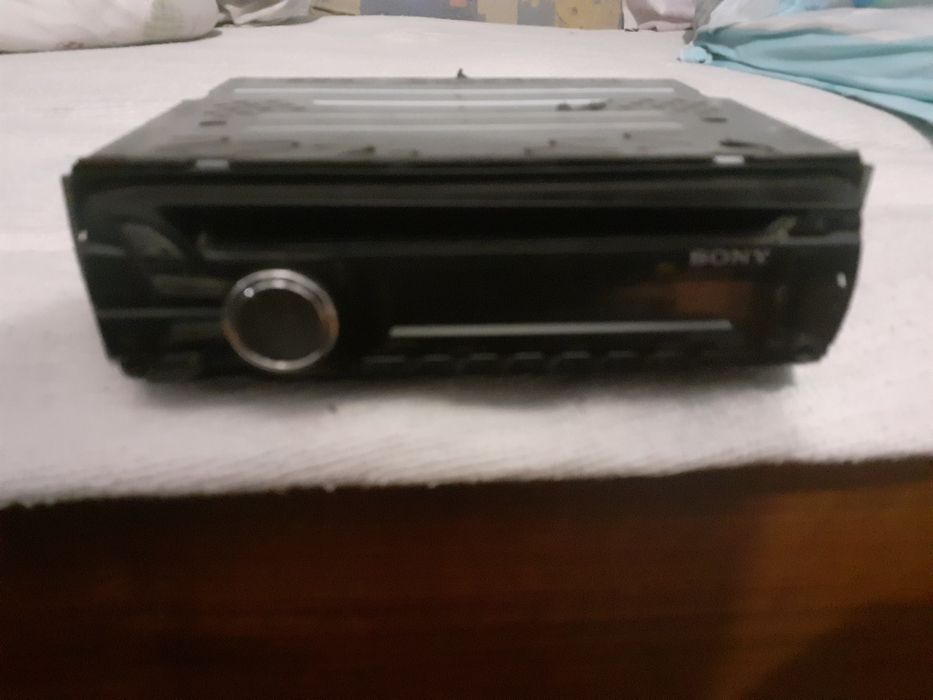 Продам автомагнитолу Сони и JVC