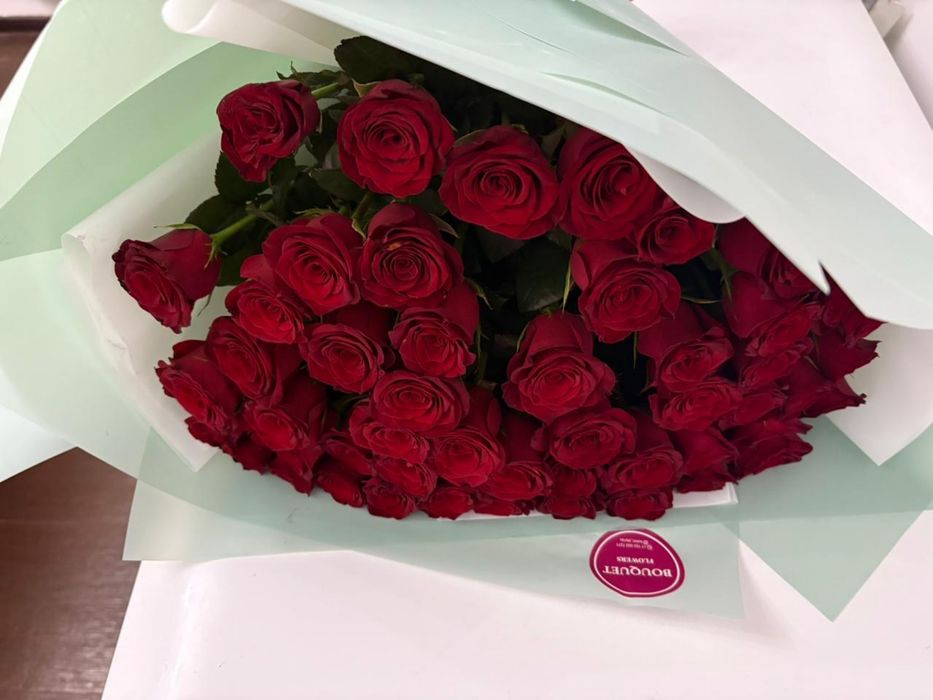 51 красная роза — свежая