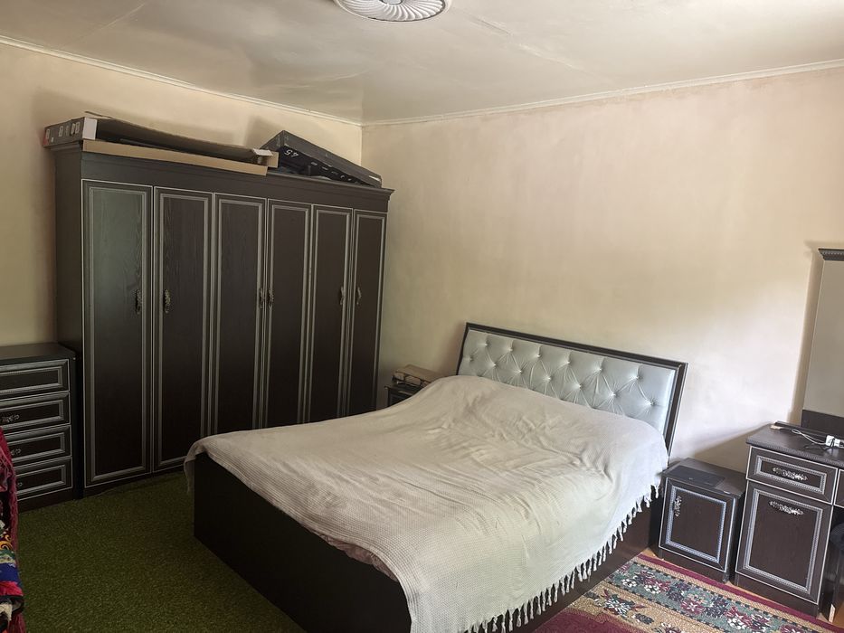 Samarqand markazi 4 sotix 4 xona gorbalnitsya orqa tarafi