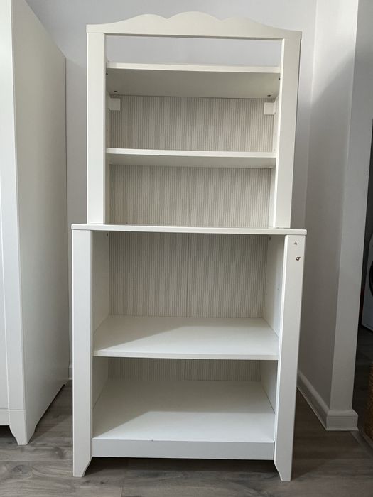 Bibliotecă Ikea cu masă de infășat detașabilă