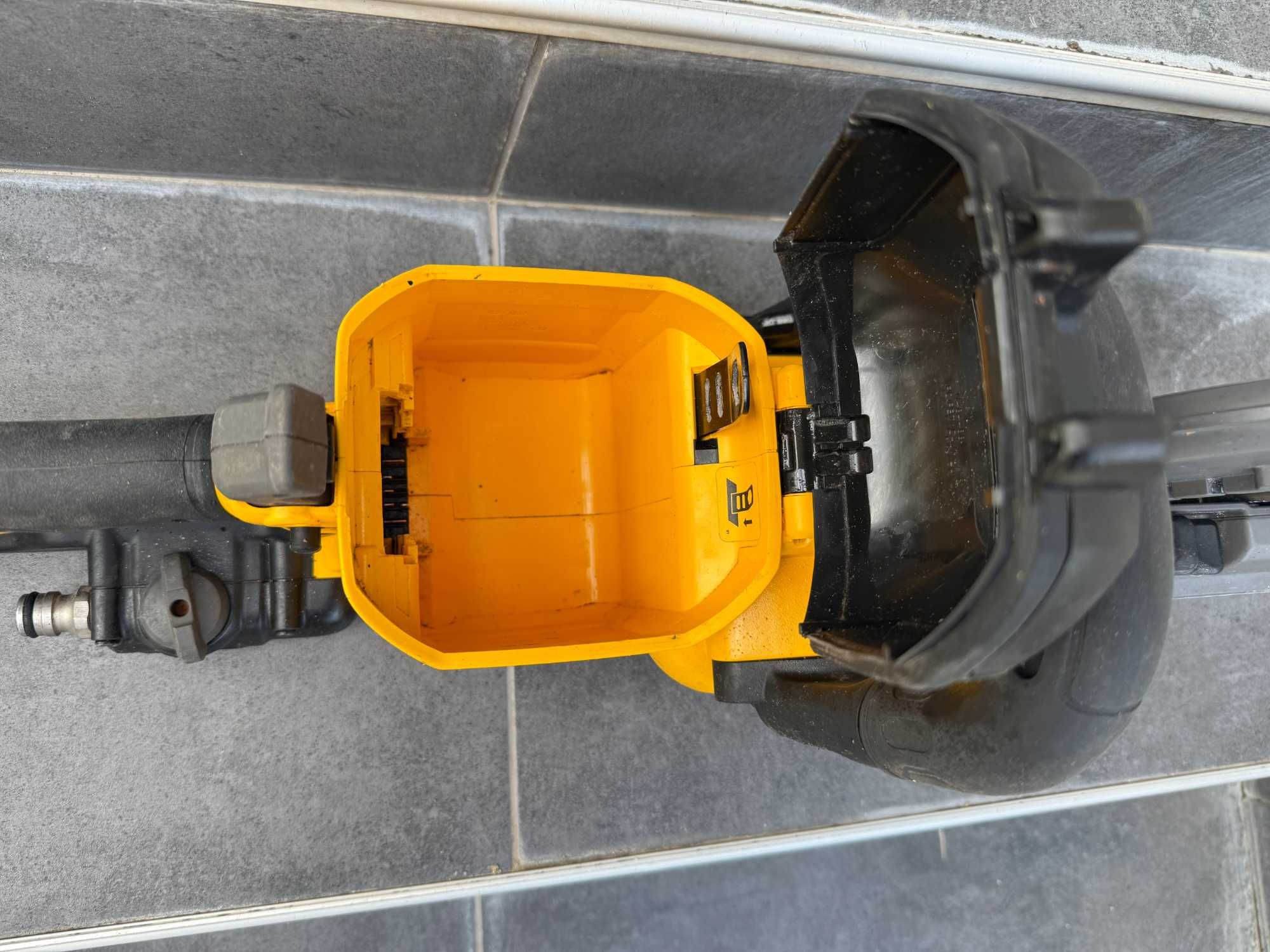 Фугорез Dewalt DCS690