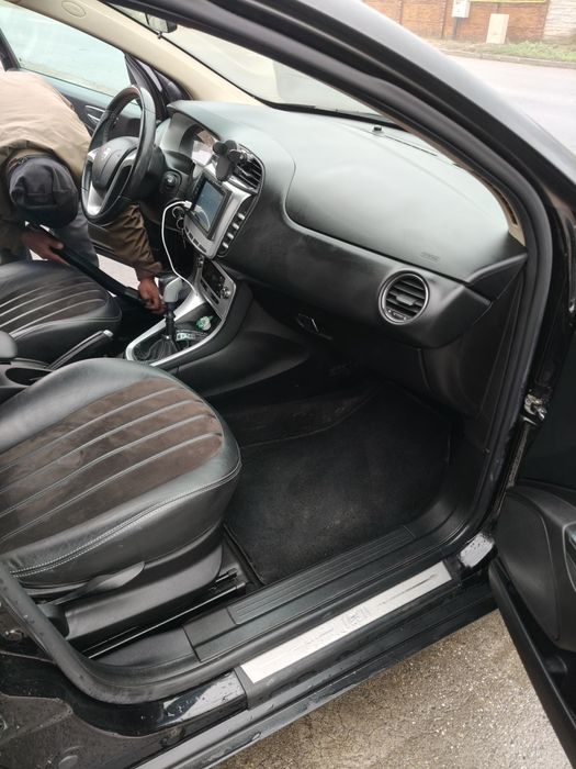 Vând Lancia Delta 2010