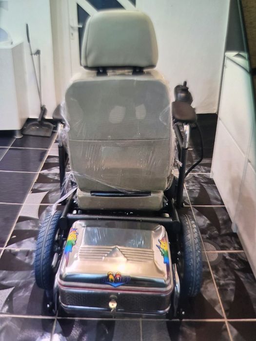 Vand carut electric  cu justic   nou