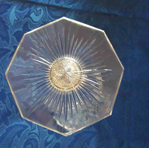 Kристална купа с формата на чаша,колекционерска находка