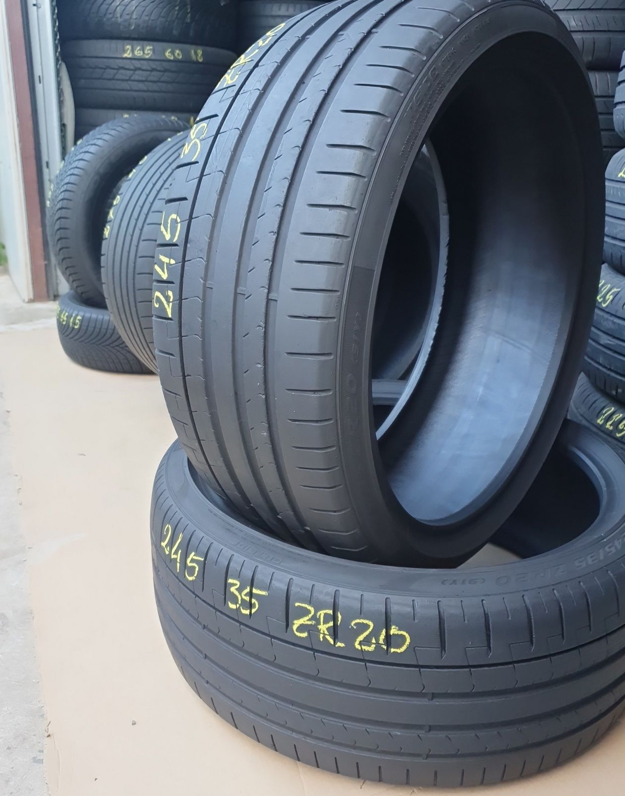 2 Anvelope Vară Pirelli 245 35 ZR20 Stare impecabilă.