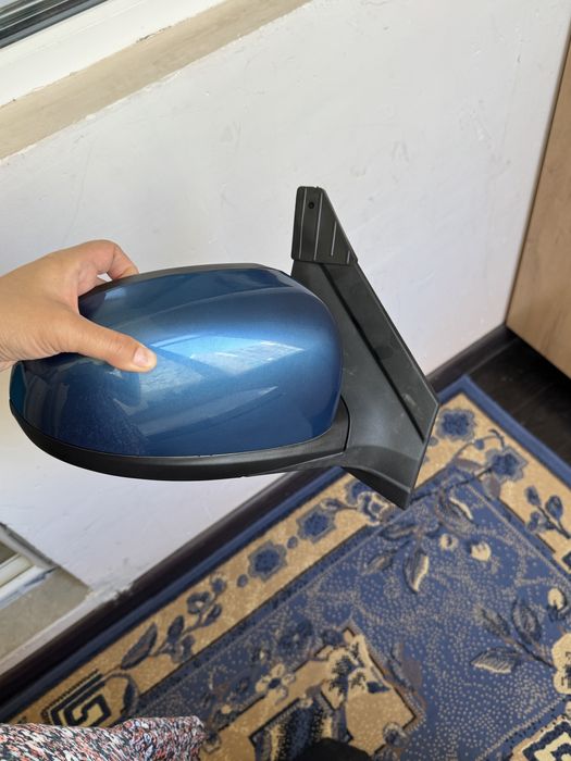 Правое боковое зеркало на Hyundai