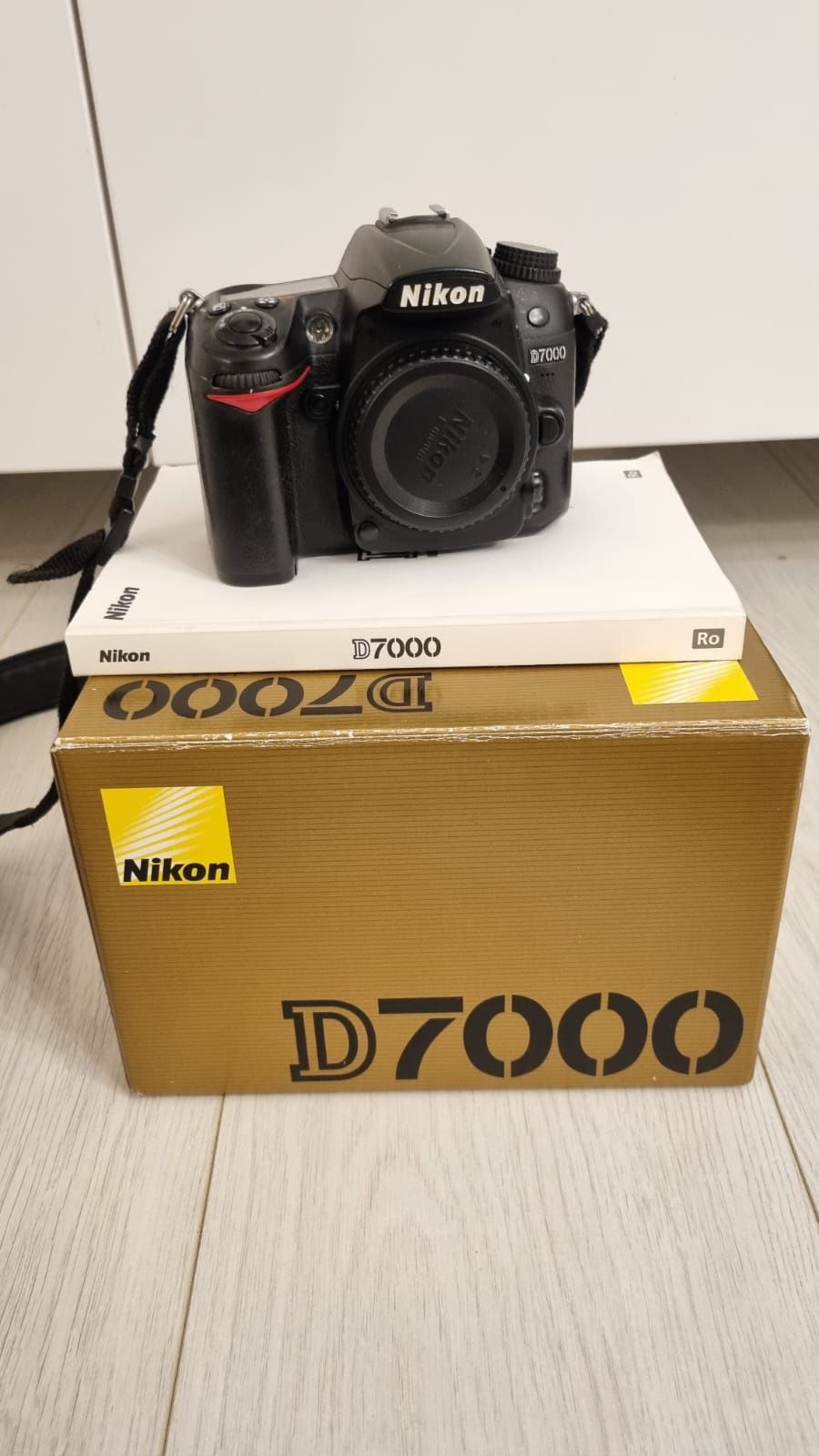 Nikon D7000 DSLR - Body + 1 baterie extra