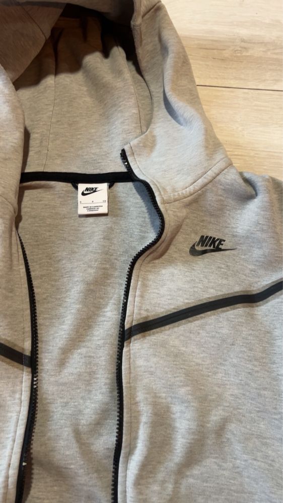Спортен екип nike tech
