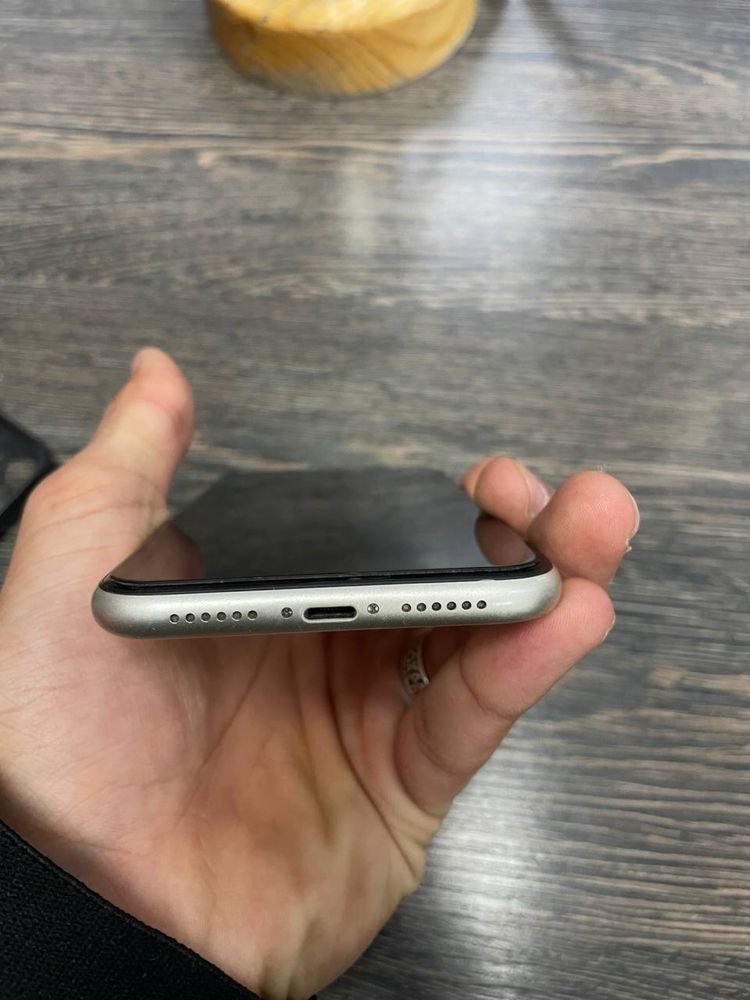 Продам Iphone 11(64)