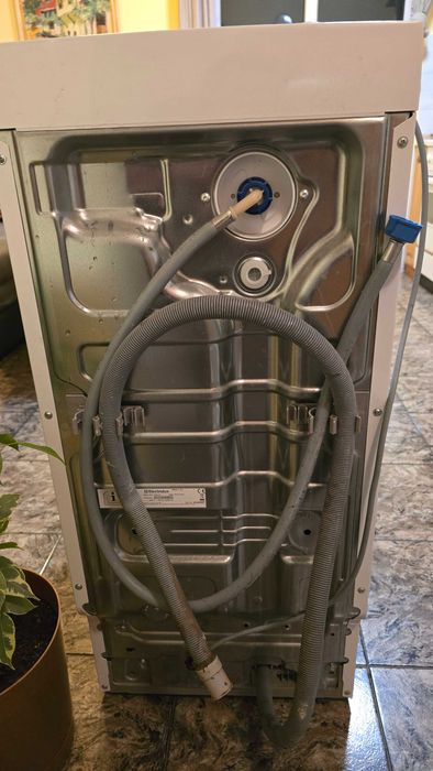 Пералня с горно зареждане Electrolux