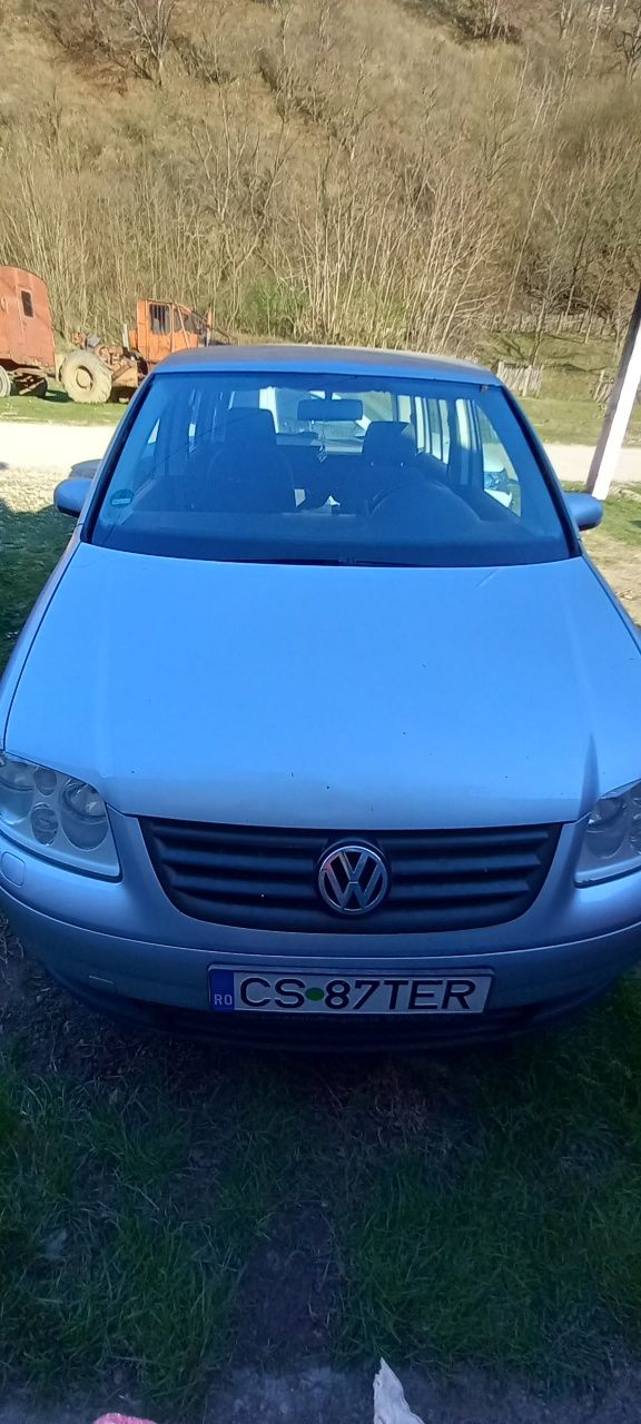 Vând Touran Volkswagen