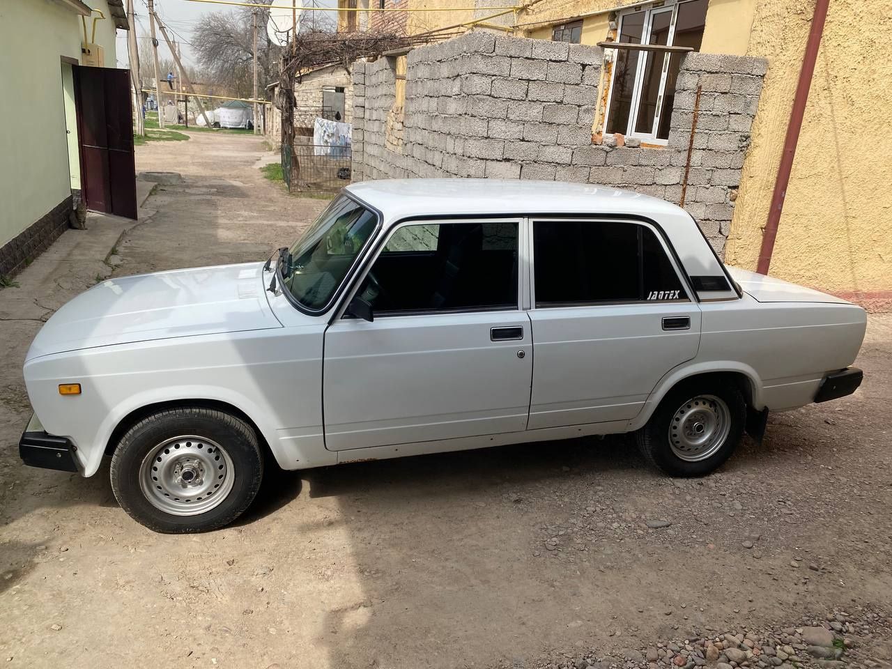 Ваз 2105 срочно сотилади